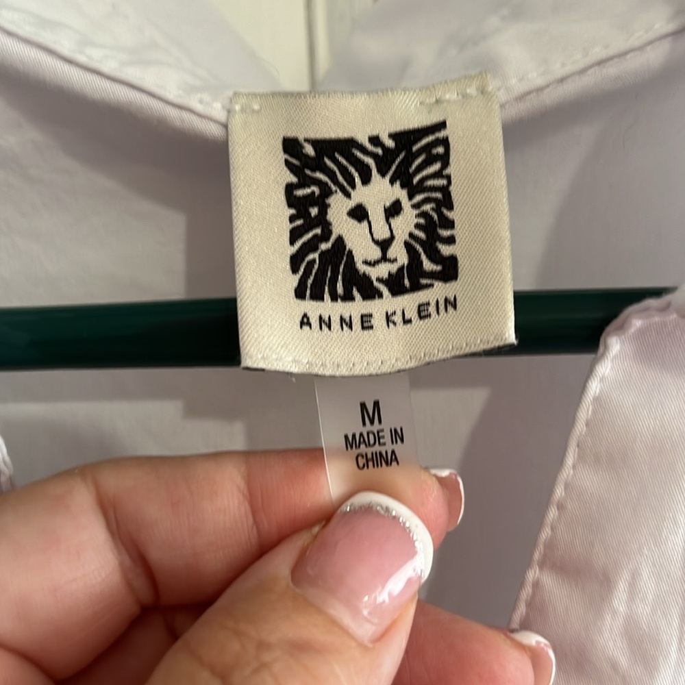 Anne Klein white button down dress shirt, size M.Silver buttons, pleated, pretty - Picture 3 of 4